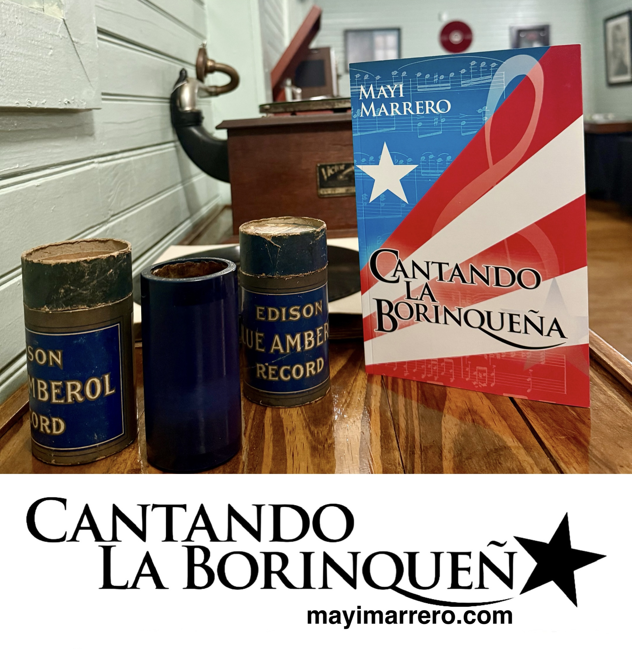 Cilindros Edison Blue Amberol Record y libro «Cantando La Borinqueña» en la Casa Histórica de la Música en Cayey [foto por Mayi Marrero, 2025]