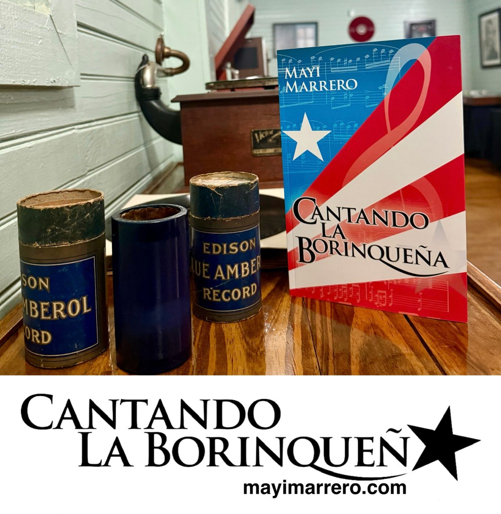 Cilindros Edison Blue Amberol Record y libro «Cantando La Borinqueña» en la Casa Histórica de la Música en Cayey [foto por Mayi Marrero, 2025]